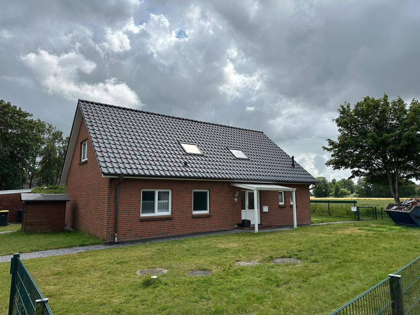 Neu eingedecktes Steildach Dachdeckerei Deerberg